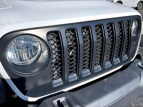 Used 2021 Jeep Gladiator Sport AWD/4WD image 29