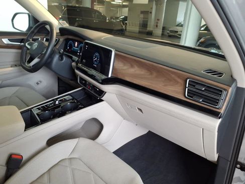 Used 2024 Volkswagen Atlas SE FWD image 21