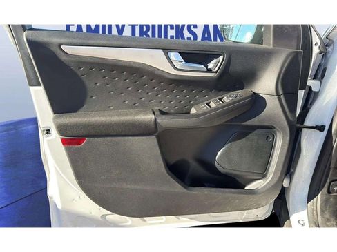 Used 2020 Ford Escape SE image 17