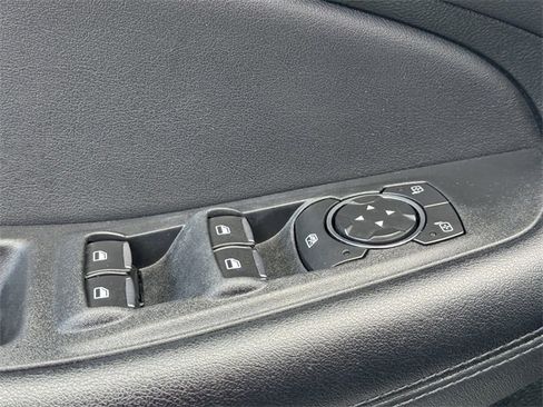 Used 2022 Ford Edge SEL image 25