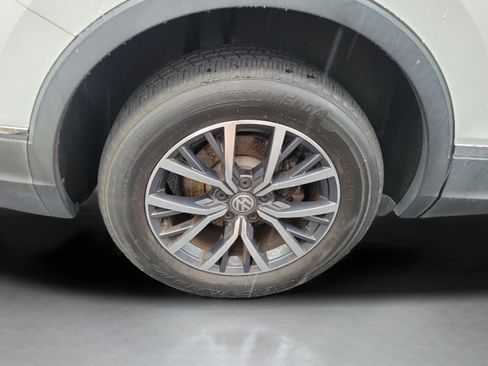 Used 2020 Volkswagen Tiguan SE FWD image 19