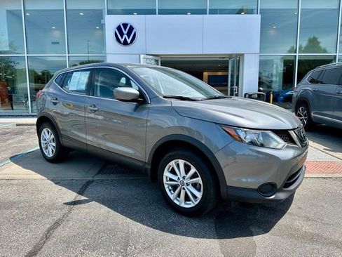 Used 2018 Nissan Rogue Sport S w/ S Appearance Package FWD image 1
