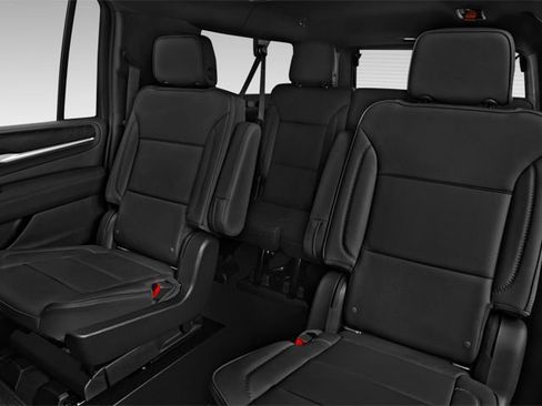 Used 2024 GMC Yukon XL Denali w/ Advanced Technology Package AWD/4WD image 11