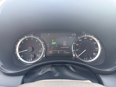 Used 2023 Toyota Highlander XLE AWD/4WD image 13