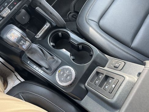 New 2025 Ford Bronco Badlands image 24