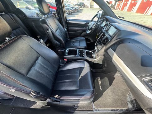 Used 2017 Dodge Grand Caravan GT image 39