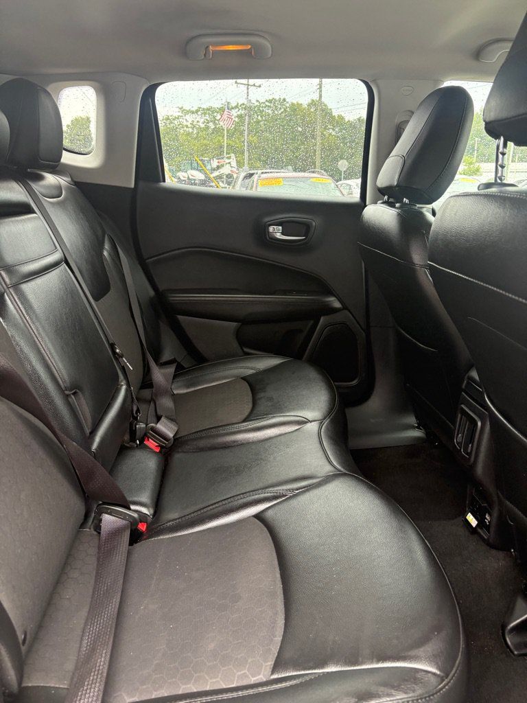 Used 2019 Jeep Compass Latitude AWD/4WD image 10