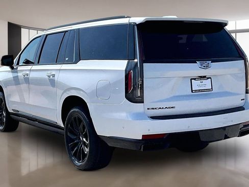 Used 2023 Cadillac Escalade ESV Sport Platinum w/ LPO, ONYX Package AWD/4WD image 12