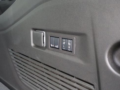 New 2025 Chevrolet Suburban Premier image 44