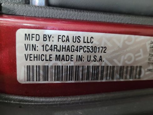 Used 2023 Jeep Grand Cherokee Laredo w/ Luxury Tech Group I image 33