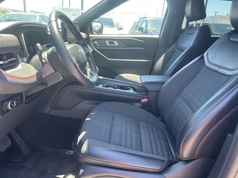 Used 2025 Ford Explorer ST-Line w/ ST-Line Street Pack AWD/4WD image 15