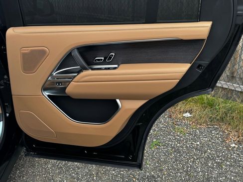 New 2025 Land Rover Range Rover Long Wheelbase SE image 18
