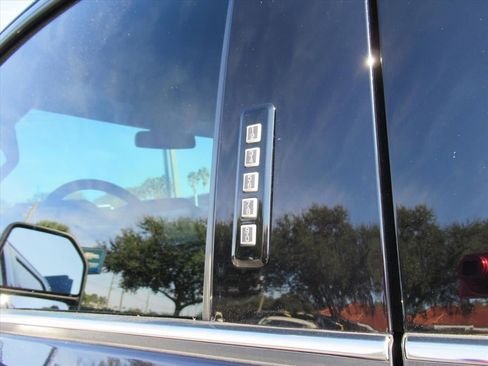 Used 2022 Ford F350 Platinum w/ FX4 Off-Road Package image 7