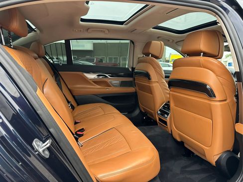 Used 2020 BMW 740i w/ Premium Package RWD image 30