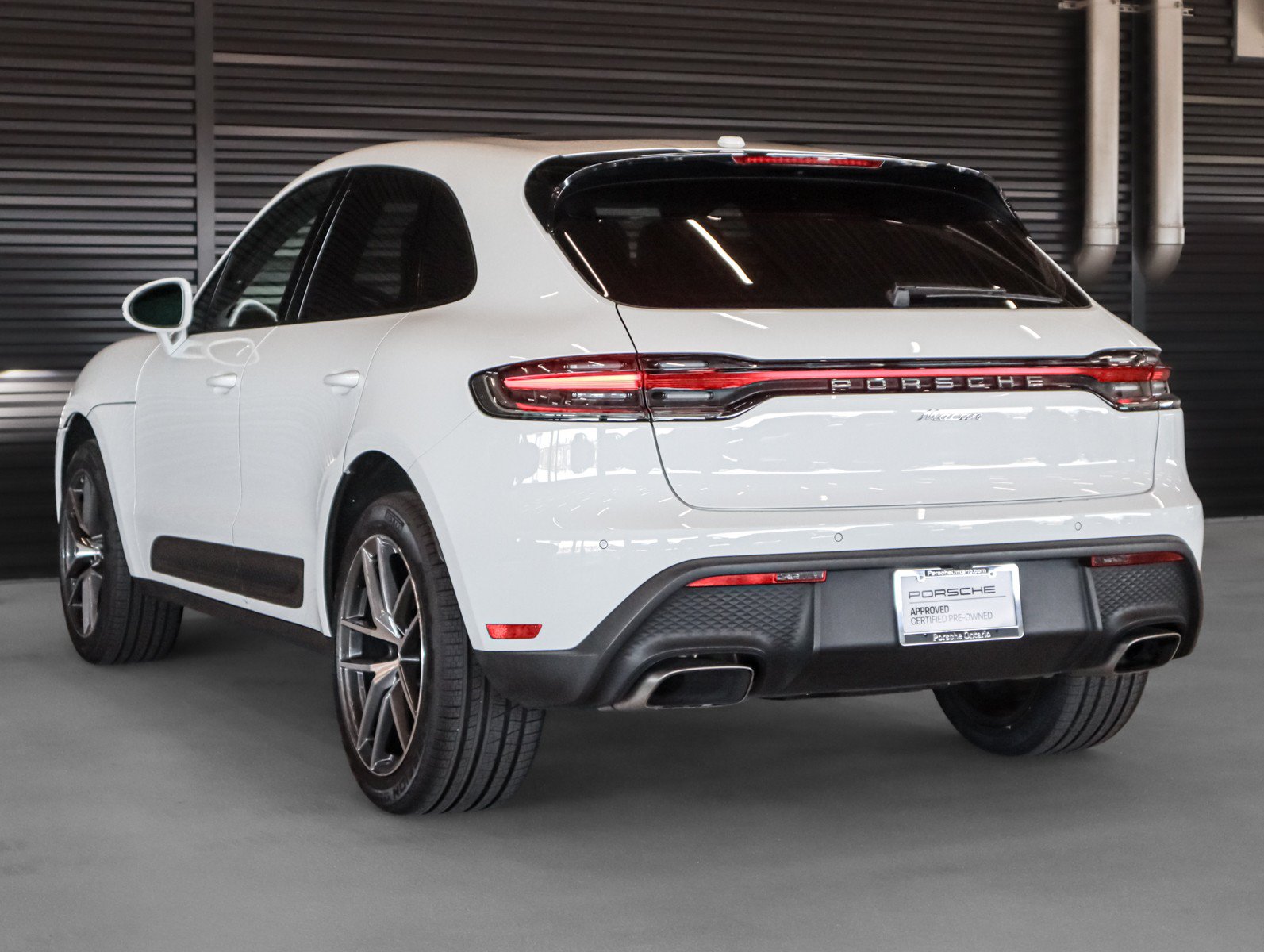 Certified 2024 Porsche Macan AWD/4WD image 3