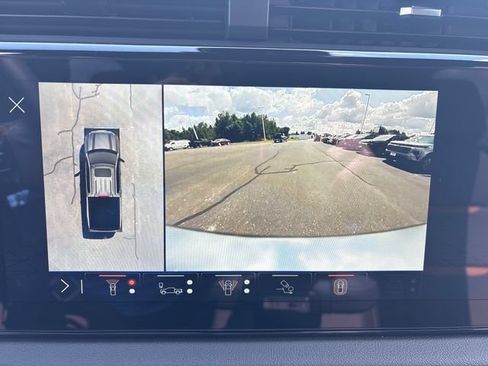 Used 2025 GMC Sierra 1500 AT4 w/ Technology Package AWD/4WD image 24