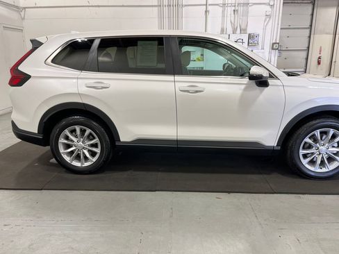 Used 2025 Honda CR-V EX image 11