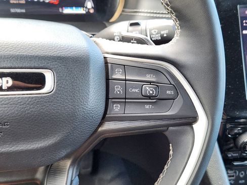 Used 2025 Jeep Grand Cherokee Altitude AWD/4WD image 18