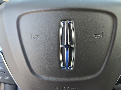 Used 2021 Lincoln Nautilus FWD image 25