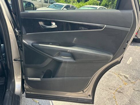 Used 2016 Kia Sorento FWD w/ LX Convenience Package image 17