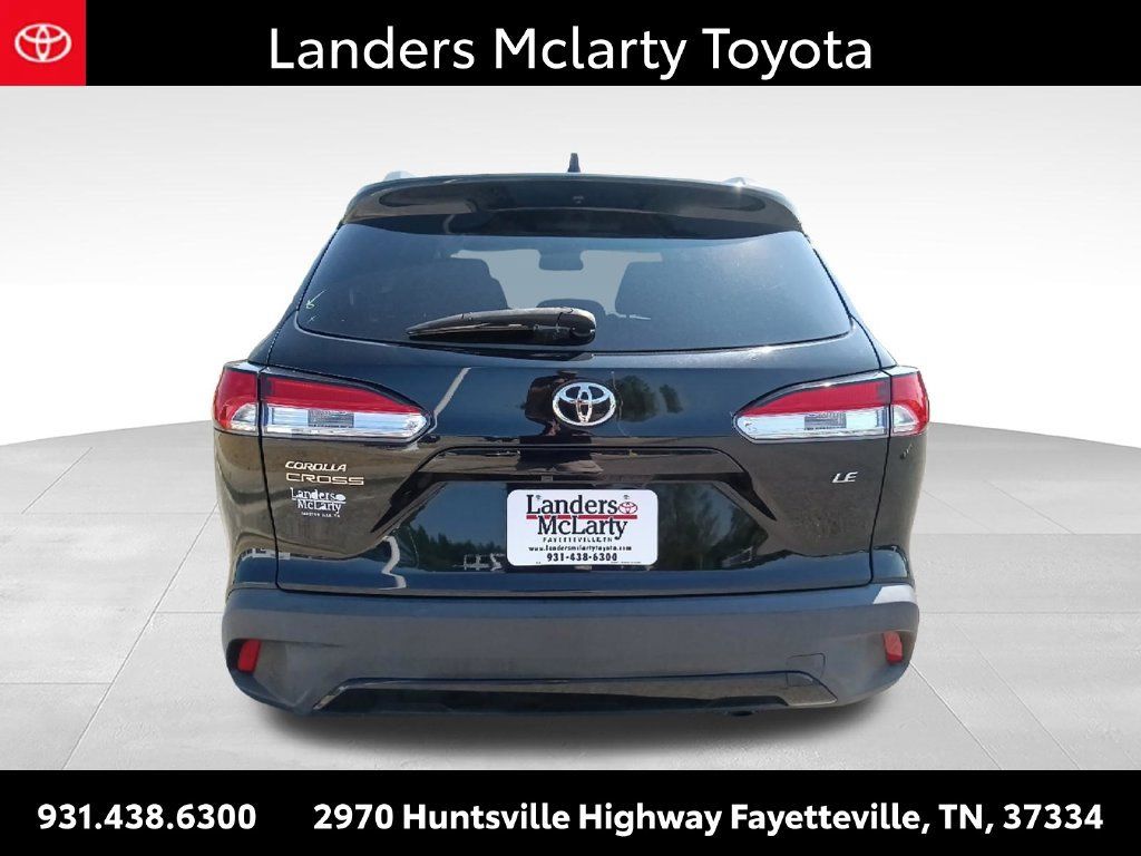 Used 2023 Toyota Corolla Cross LE FWD image 4