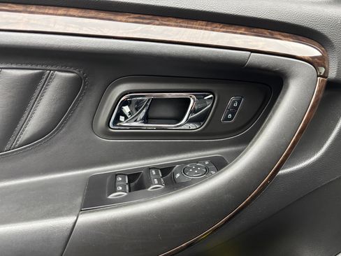 Used 2018 Ford Taurus Limited FWD image 16