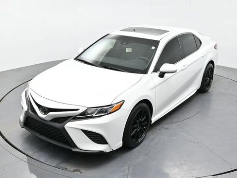 Used 2018 Toyota Camry SE w/ Moonroof Package image 35