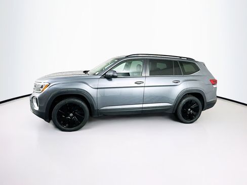 Used 2025 Volkswagen Atlas SE image 4