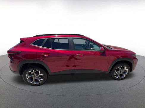 Used 2025 Chevrolet Trax LT FWD image 16