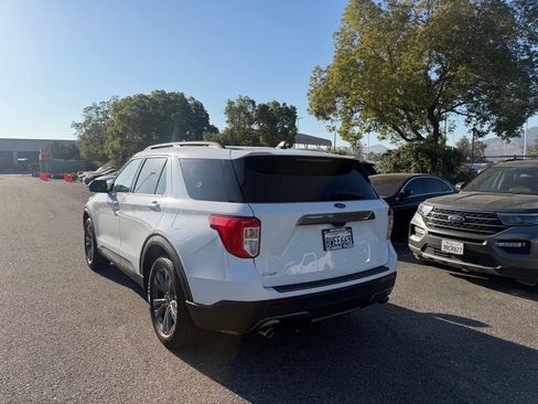 Used 2021 Ford Explorer XLT w/ Equipment Group 202A RWD image 4