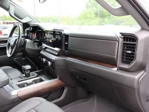 Used 2023 GMC Sierra 1500 SLT w/ SLT Premium Package AWD/4WD image 9
