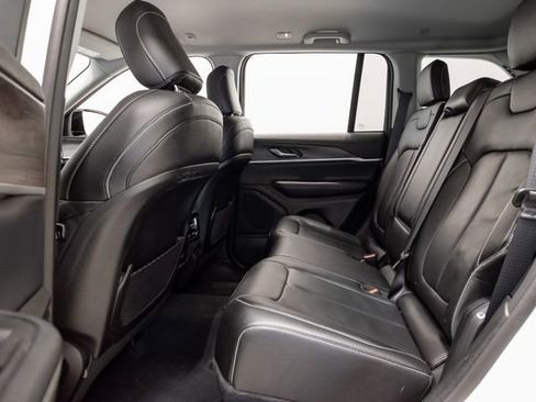 Used 2023 Jeep Grand Cherokee Limited w/ Black Appearance Package image 18