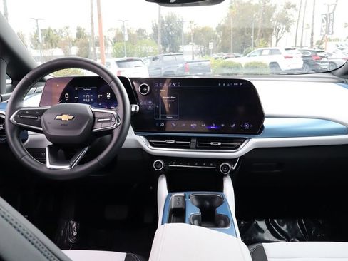 Used 2026 Chevrolet Equinox EV LT FWD image 27