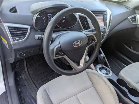 Used 2013 Hyundai Veloster w/Gray Int image 10
