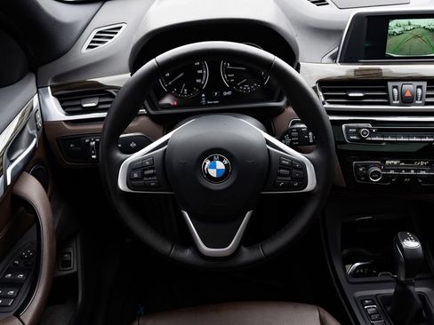 Used 2018 BMW X1 xDrive28i AWD/4WD image 11