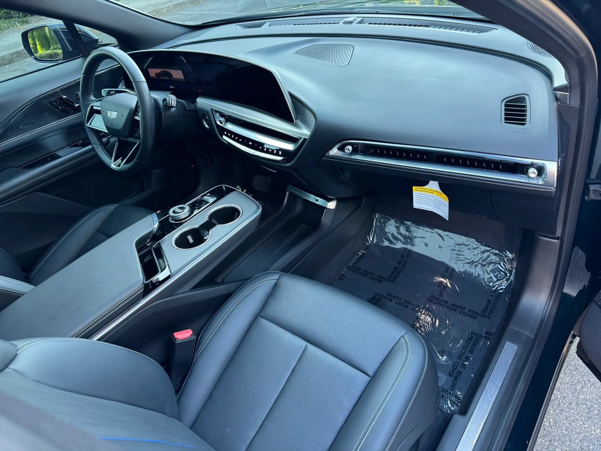 Used 2024 Cadillac Lyriq Luxury AWD/4WD image 23
