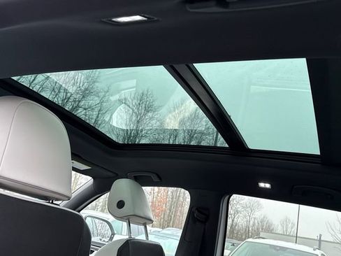 Certified 2025 Volkswagen Atlas Cross Sport SEL Premium R-Line image 26