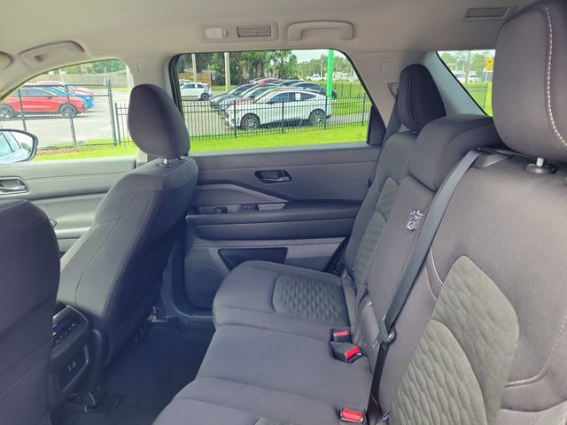 Used 2025 Nissan Pathfinder SV FWD image 13