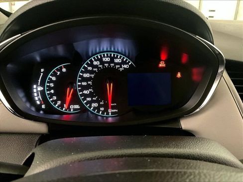 Used 2021 Chevrolet Trax LT AWD/4WD image 19