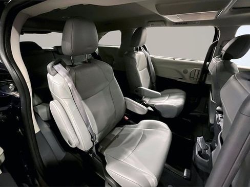 Used 2024 Toyota Sienna XLE w/ XLE Plus Package image 27