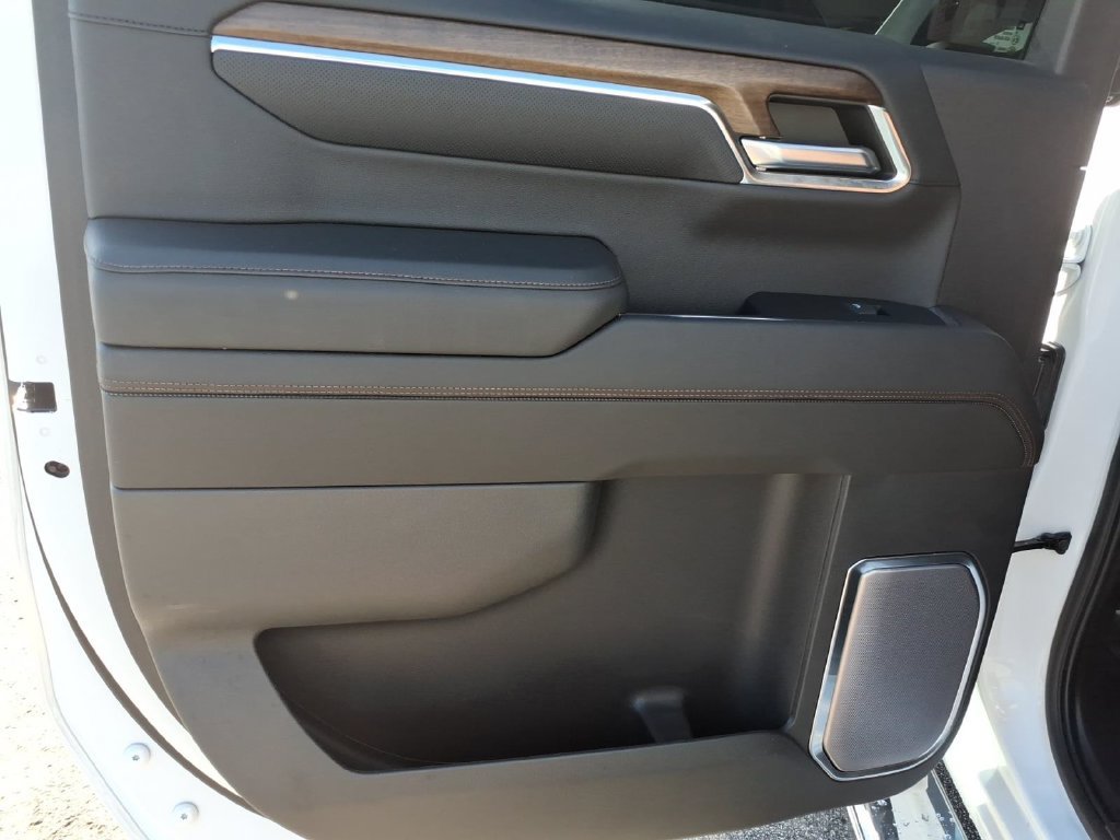 Used 2023 Chevrolet Silverado 1500 High Country w/ High Country Premium Package AWD/4WD image 22