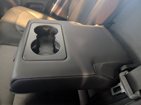 Used 2023 Land Rover Defender 110 X-Dynamic SE image 25