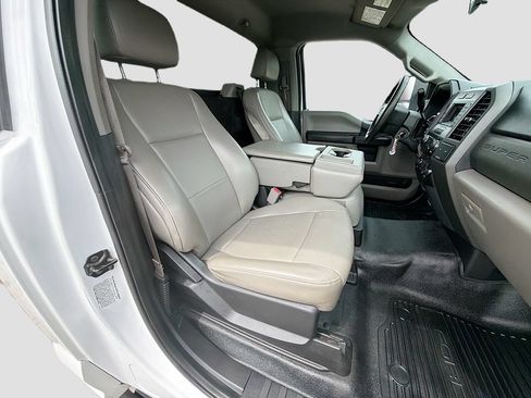 Used 2017 Ford F550 2WD Regular Cab Super Duty image 29
