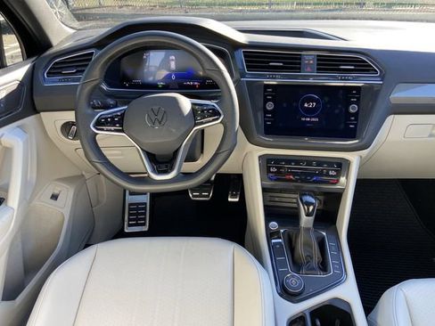 Used 2024 Volkswagen Tiguan SE R-Line image 12