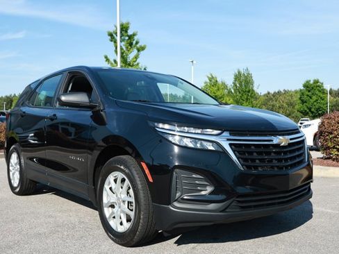 Used 2023 Chevrolet Equinox LS w/ LPO, Floor Liner Package FWD image 3