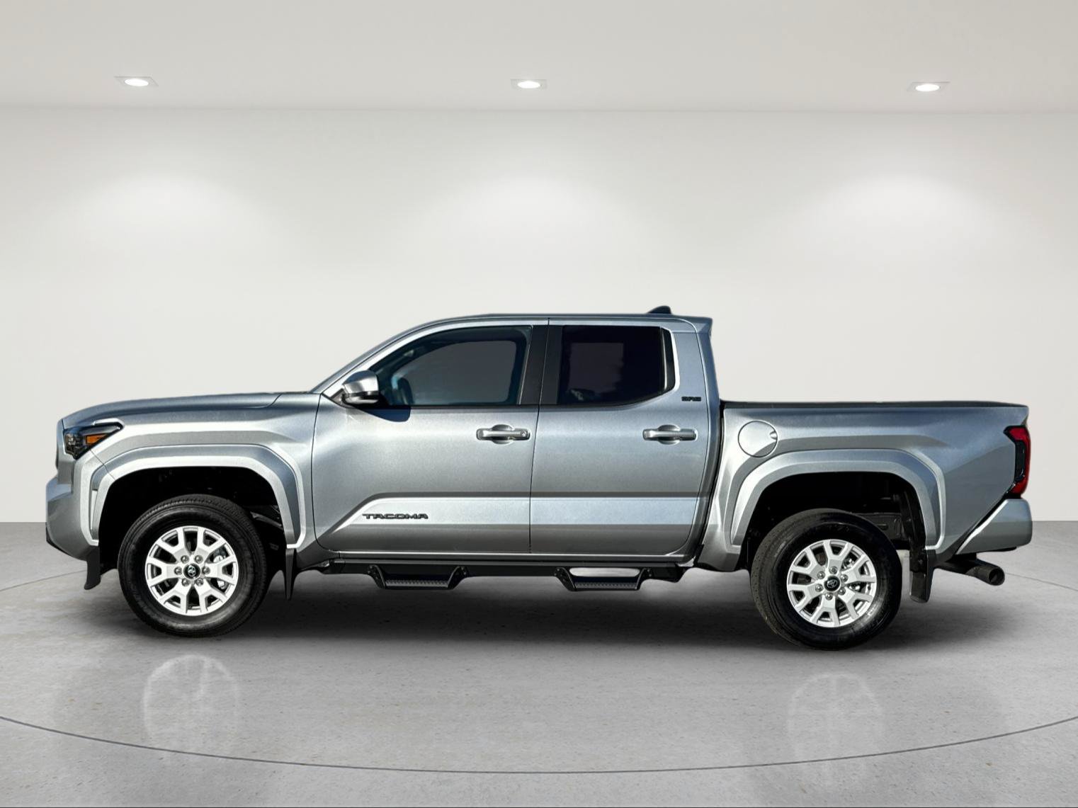Used 2026 Toyota Tacoma SR5 AWD/4WD image 3