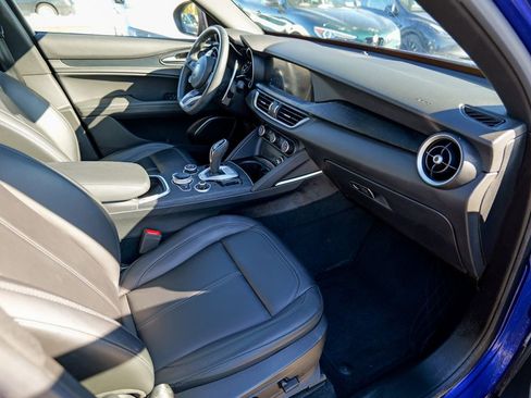 Used 2023 Alfa Romeo Stelvio Sprint image 34