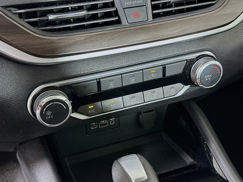 Used 2024 Nissan Altima 2.5 SV image 23