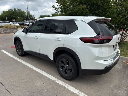 Used 2026 Nissan Rogue SV image 4