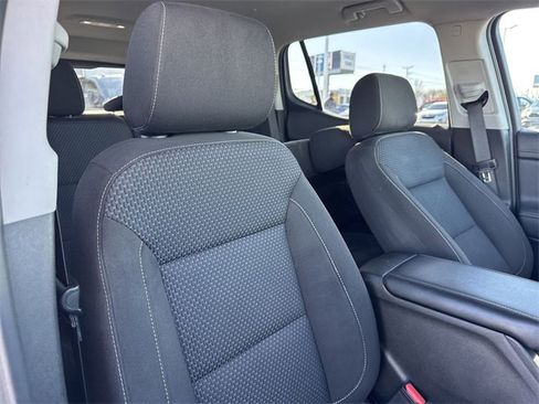 Used 2023 GMC Acadia SLE image 23